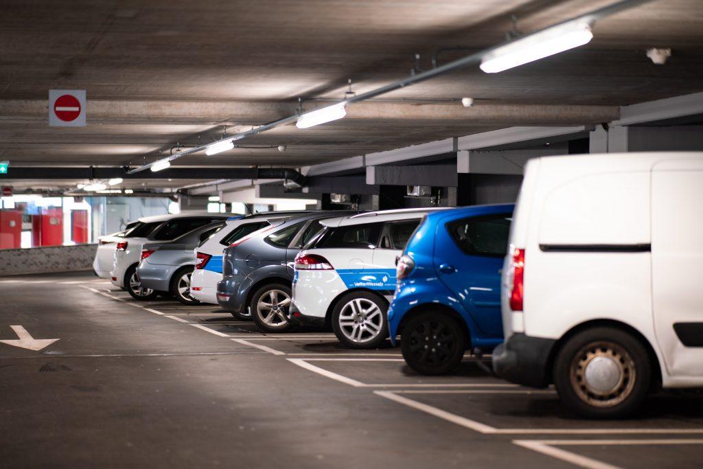 find the best parking place in your city with Spotiz